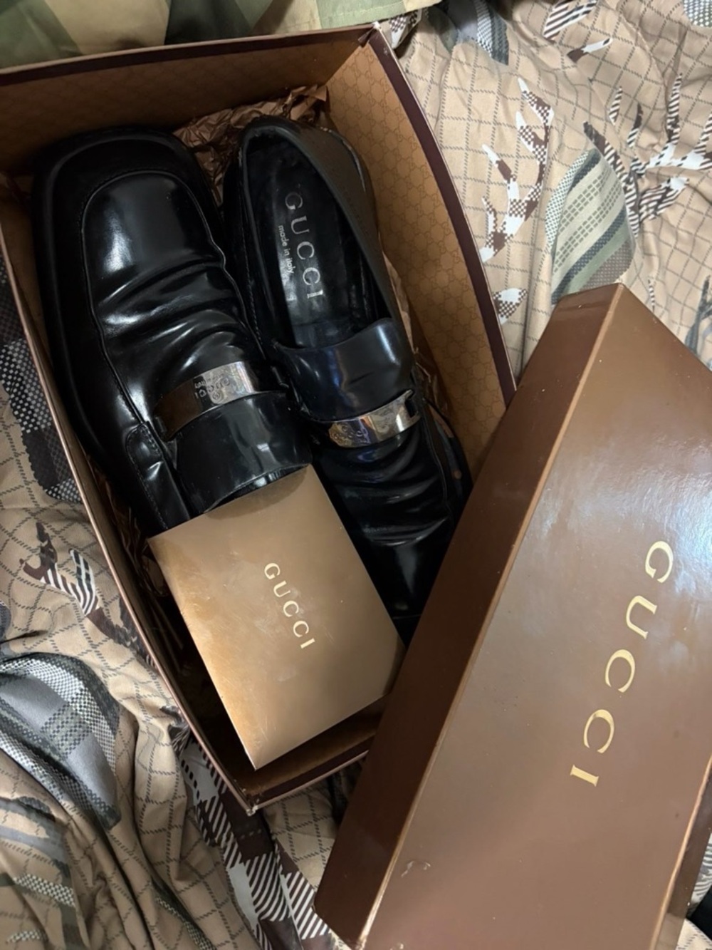 Gucci Black Leather Loafer with Silver Logo Band - Picture 7 of 8